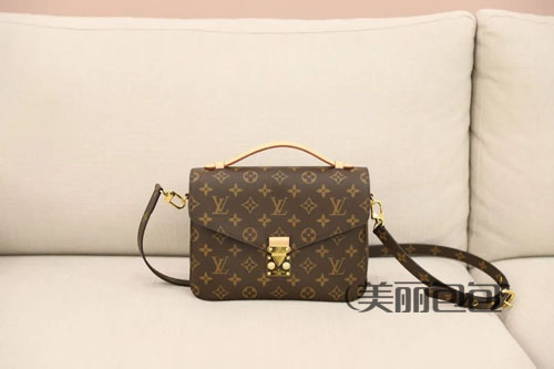 lv gucci 香奈儿热门经典包 重量分别是多少？