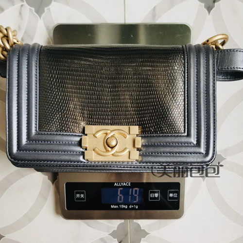 lv gucci 香奈儿热门经典包 重量分别是多少？