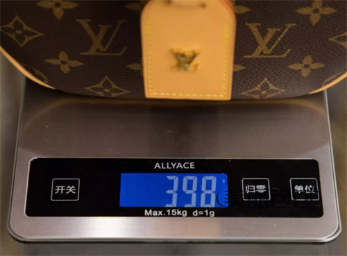 lv gucci 香奈儿热门经典包 重量分别是多少？